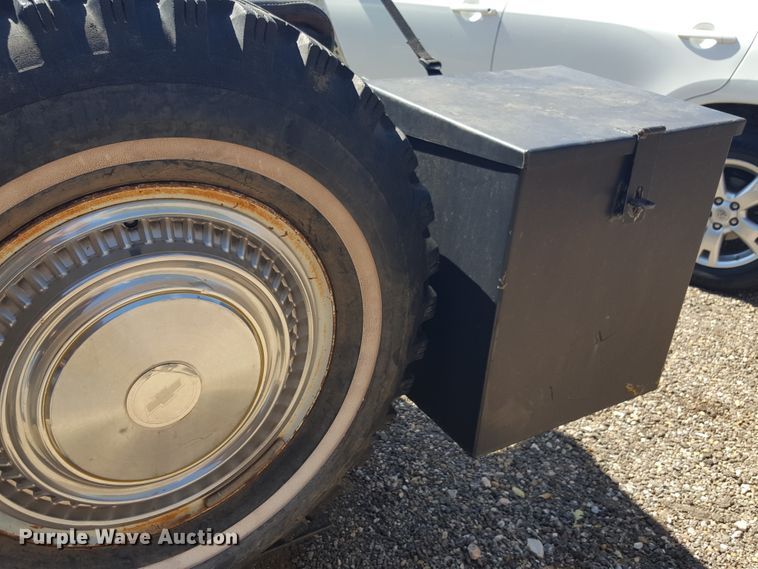 image for item GC9068 1971 Jeep SUV