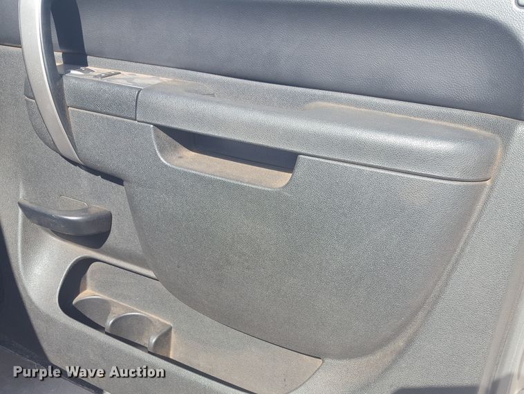 image for item GC9069 2013 Chevrolet Silverado 1500 Crew Cab pickup truck