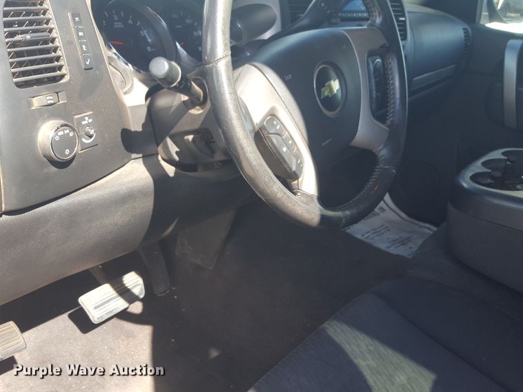 image for item GC9069 2013 Chevrolet Silverado 1500 Crew Cab pickup truck