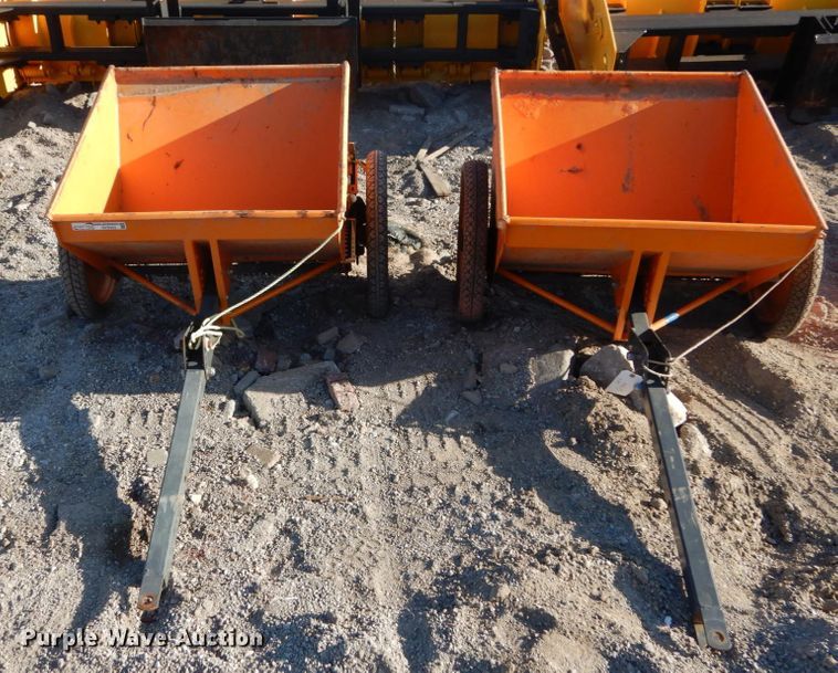 (2) Epoke Epomini 20 precision drop spreaders in Bridgeton, MO Item