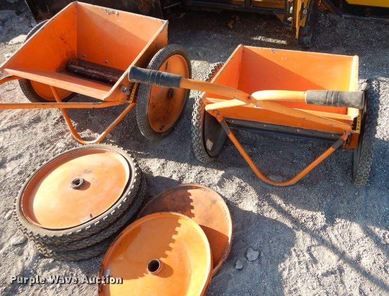 image for item GC9354 (2) Epoke Epomini 5 precision drop spreaders