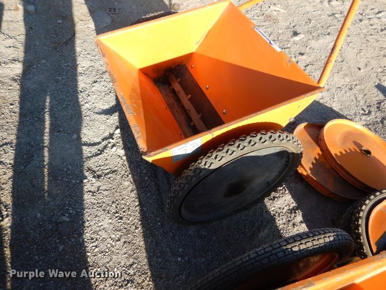 image for item GC9354 (2) Epoke Epomini 5 precision drop spreaders