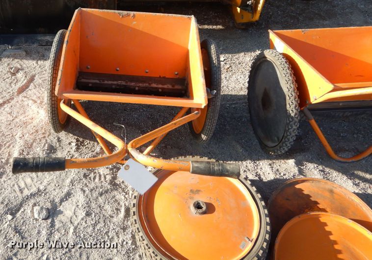 image for item GC9354 (2) Epoke Epomini 5 precision drop spreaders