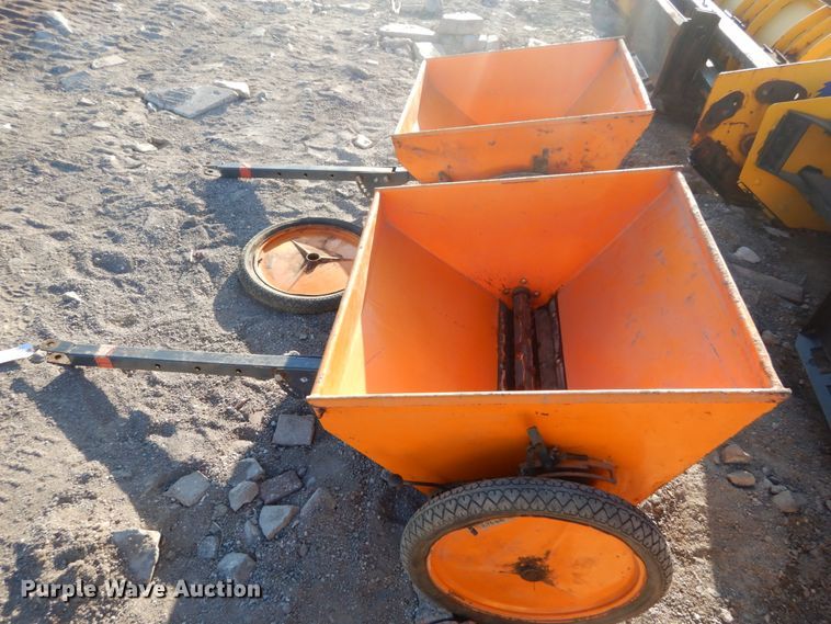 image for item GC9355 (2) Epoke Epomini 20 precision drop spreaders