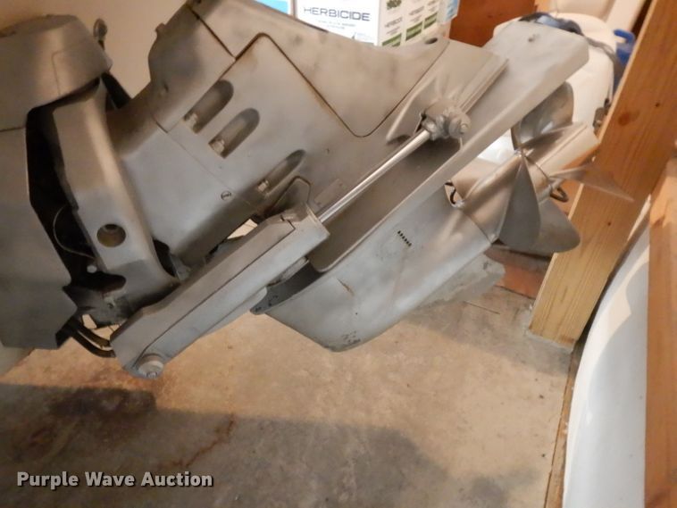 image for item GI9349 1996 Crownline boat