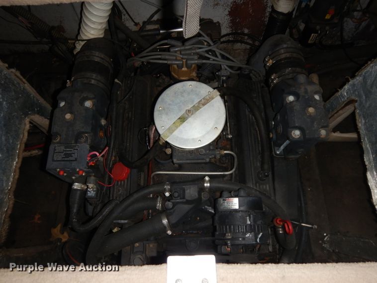 image for item GI9349 1996 Crownline boat