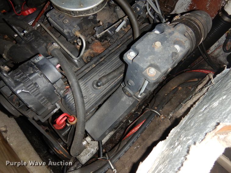 image for item GI9349 1996 Crownline boat