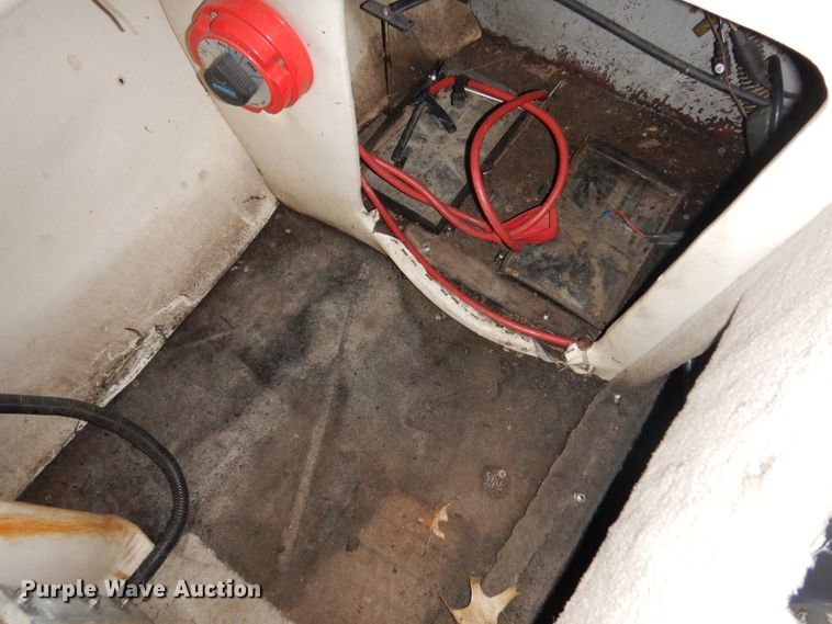 image for item GI9349 1996 Crownline boat