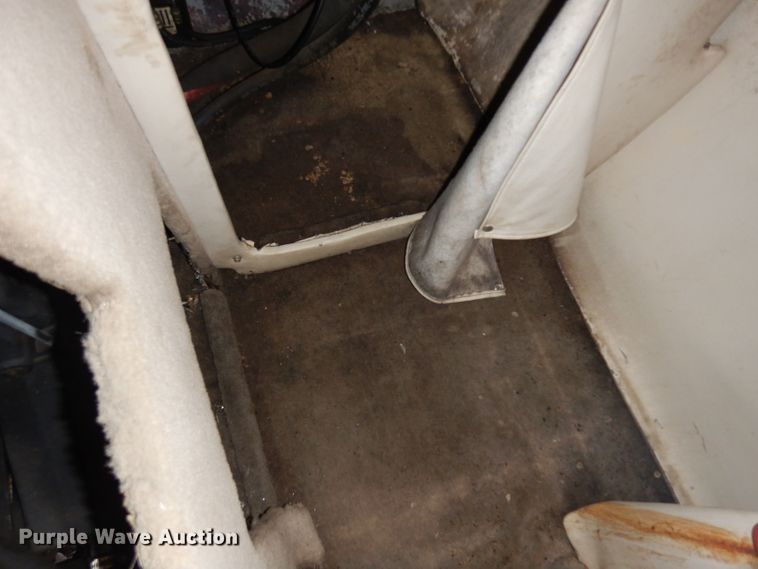 image for item GI9349 1996 Crownline boat