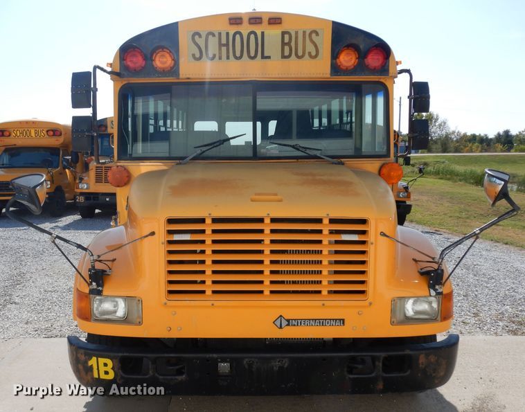 image for item GI9368 2000 International 3800 school bus