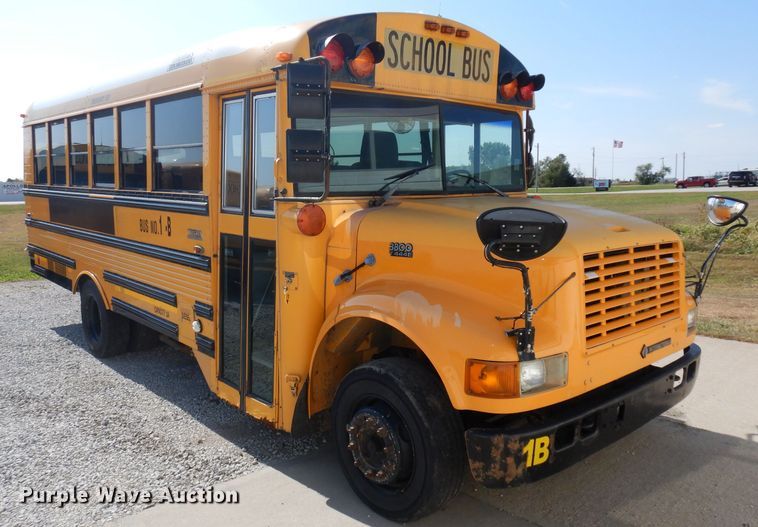 image for item GI9368 2000 International 3800 school bus