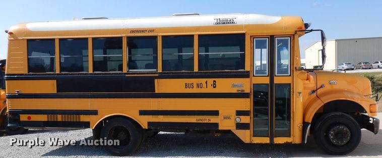 image for item GI9368 2000 International 3800 school bus