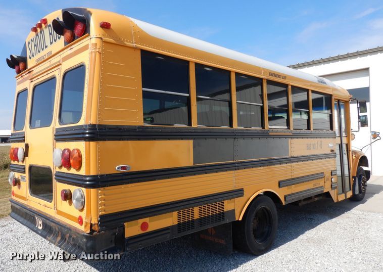 image for item GI9368 2000 International 3800 school bus