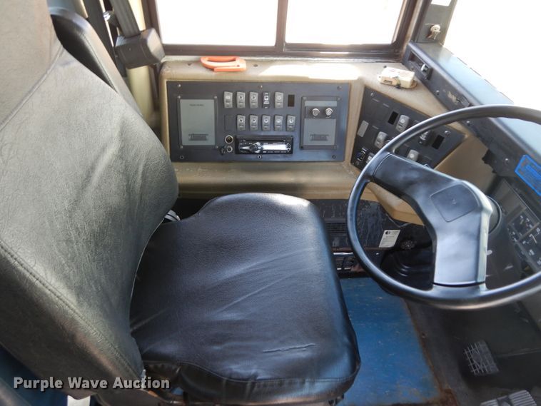 image for item GI9368 2000 International 3800 school bus