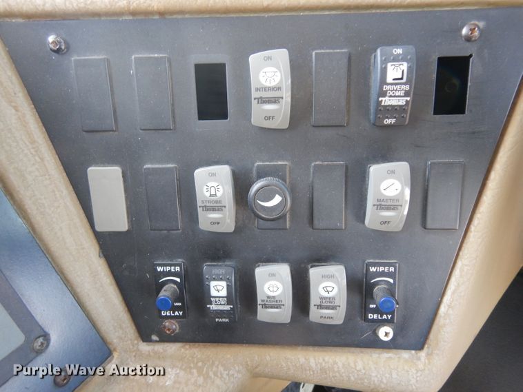 image for item GI9368 2000 International 3800 school bus