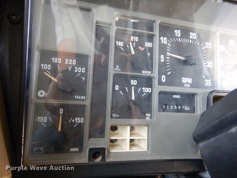 image for item GI9368 2000 International 3800 school bus