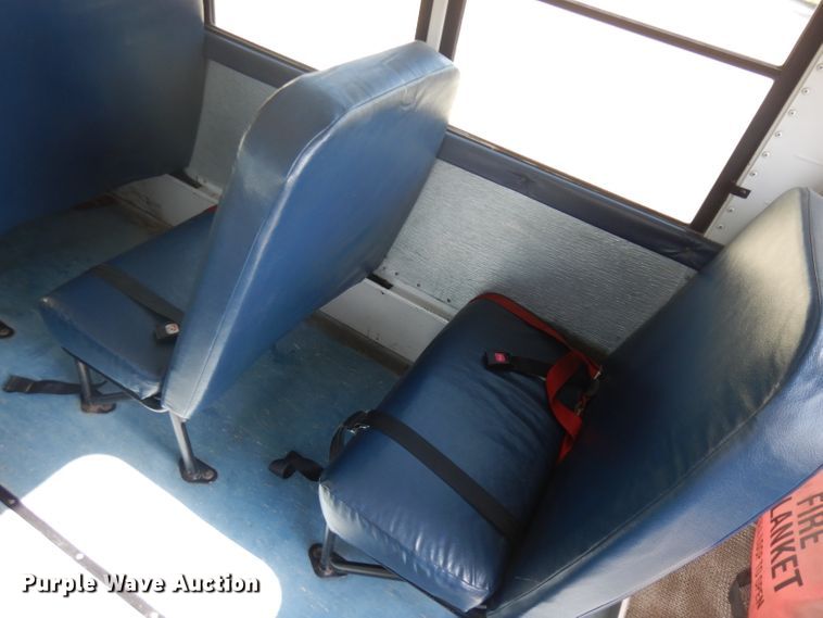 image for item GI9368 2000 International 3800 school bus