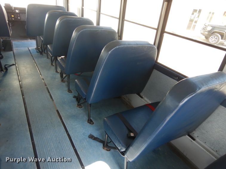 image for item GI9368 2000 International 3800 school bus