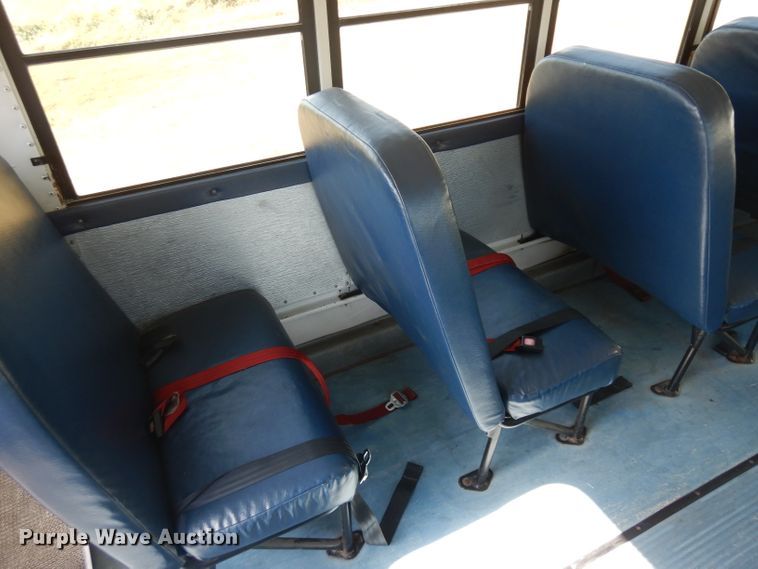 image for item GI9368 2000 International 3800 school bus