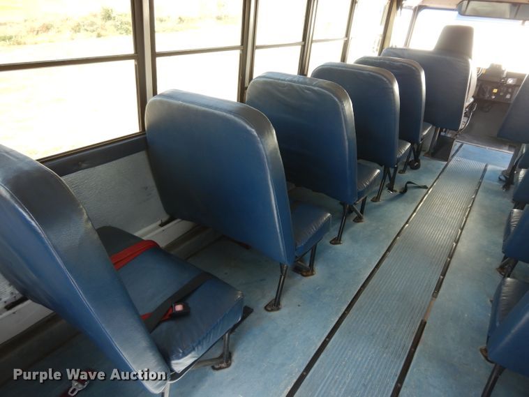 image for item GI9368 2000 International 3800 school bus