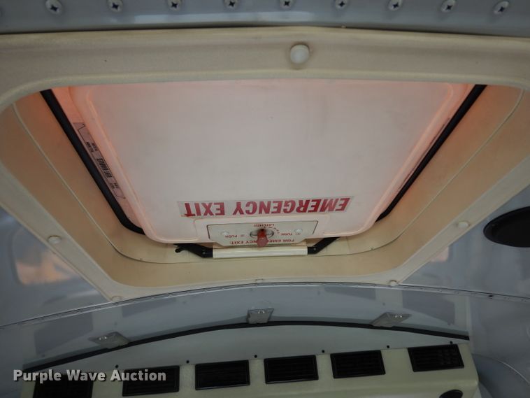 image for item GI9368 2000 International 3800 school bus