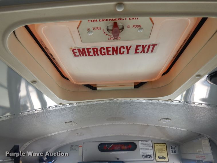 image for item GI9368 2000 International 3800 school bus