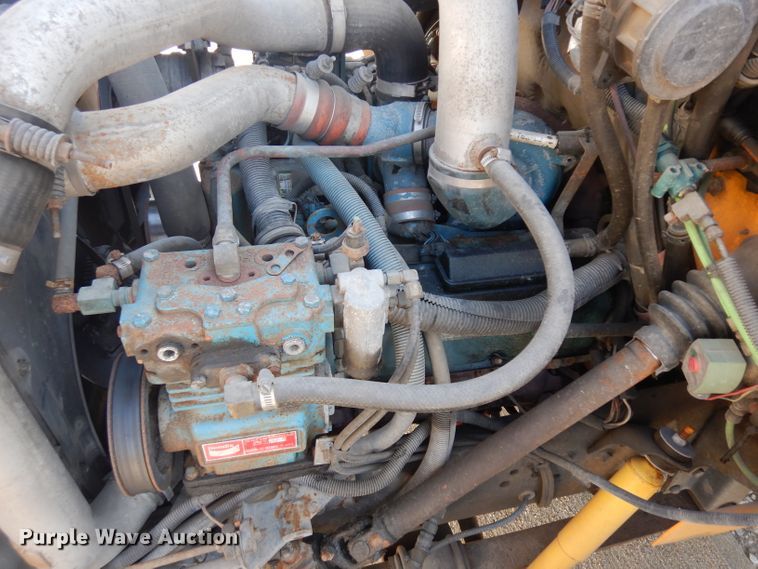 image for item GI9368 2000 International 3800 school bus