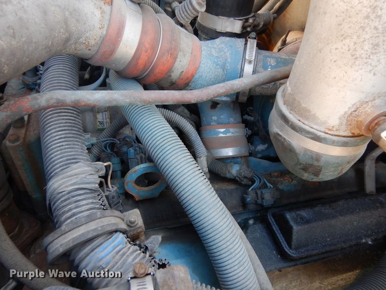 image for item GI9368 2000 International 3800 school bus