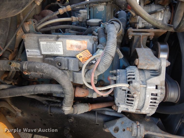 image for item GI9368 2000 International 3800 school bus