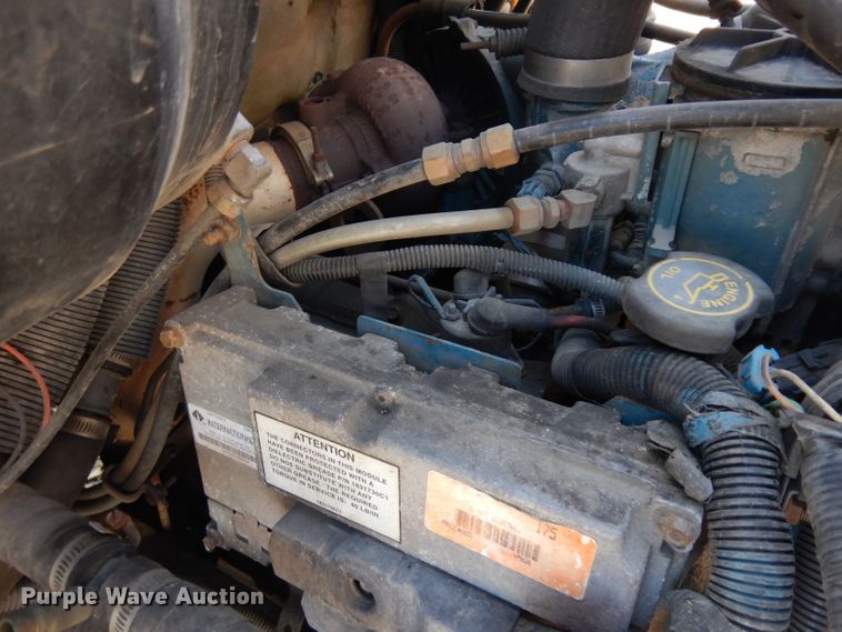 image for item GI9368 2000 International 3800 school bus