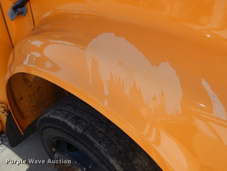 image for item GI9368 2000 International 3800 school bus