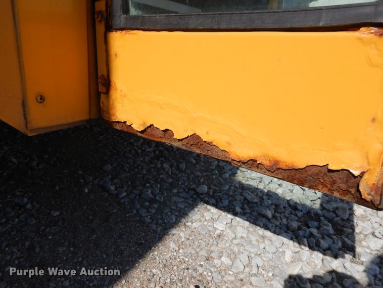 image for item GI9368 2000 International 3800 school bus