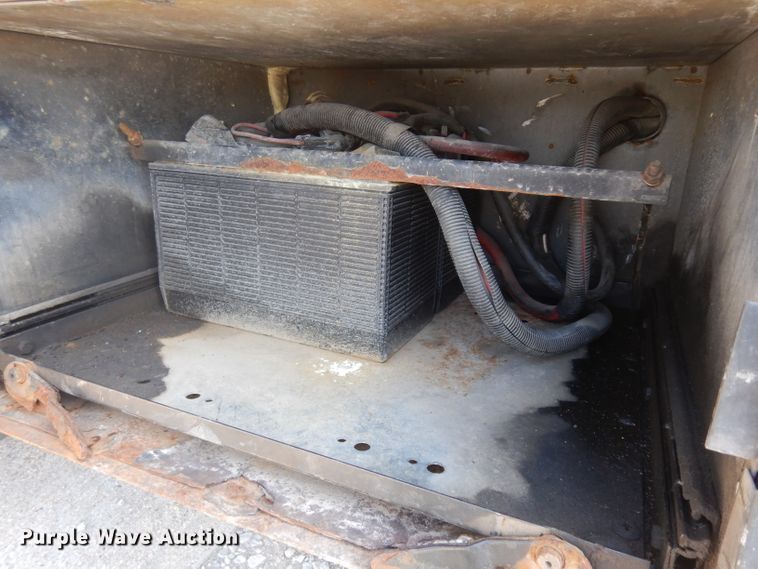 image for item GI9368 2000 International 3800 school bus