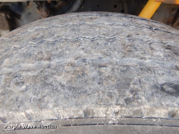 image for item GI9368 2000 International 3800 school bus