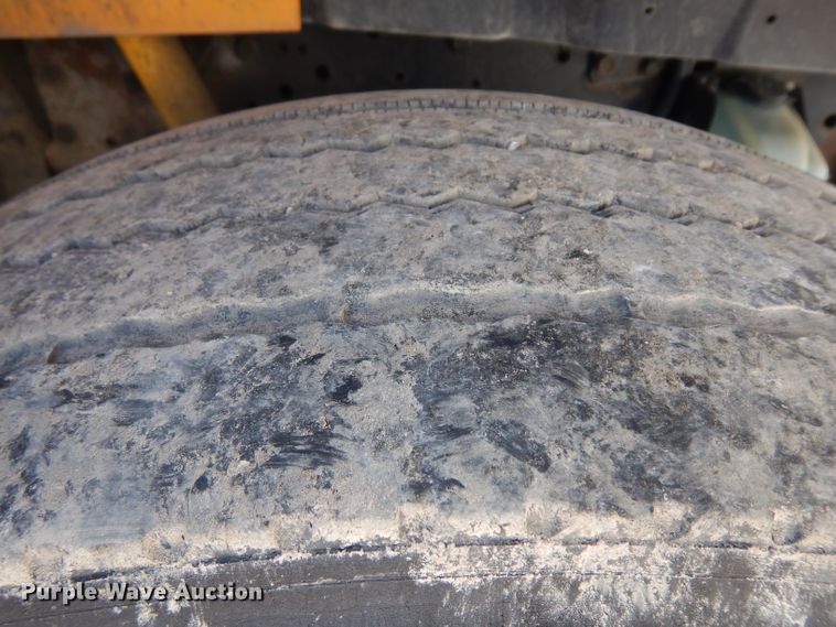 image for item GI9368 2000 International 3800 school bus