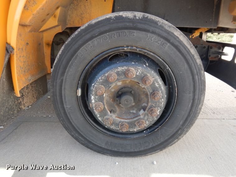 image for item GI9368 2000 International 3800 school bus