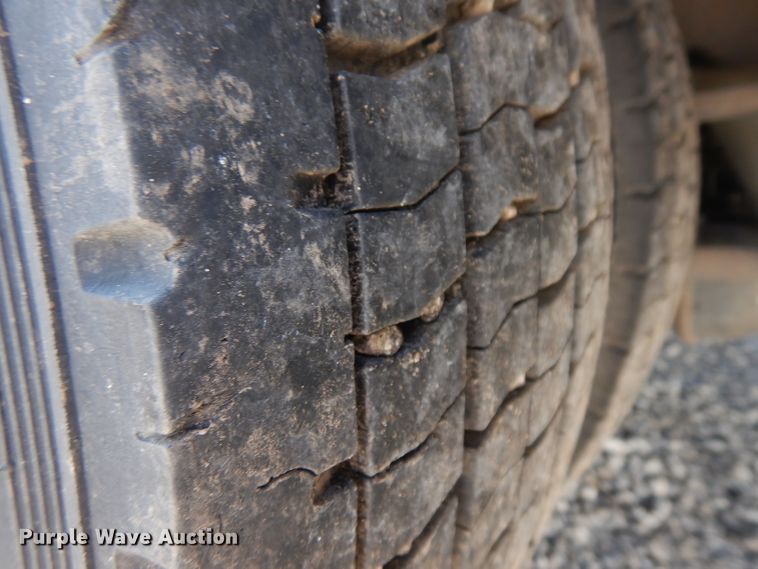 image for item GI9368 2000 International 3800 school bus