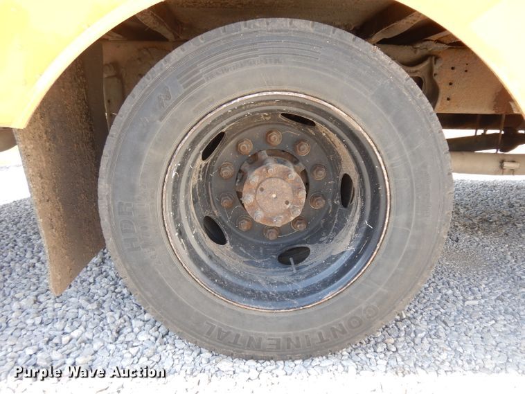 image for item GI9368 2000 International 3800 school bus