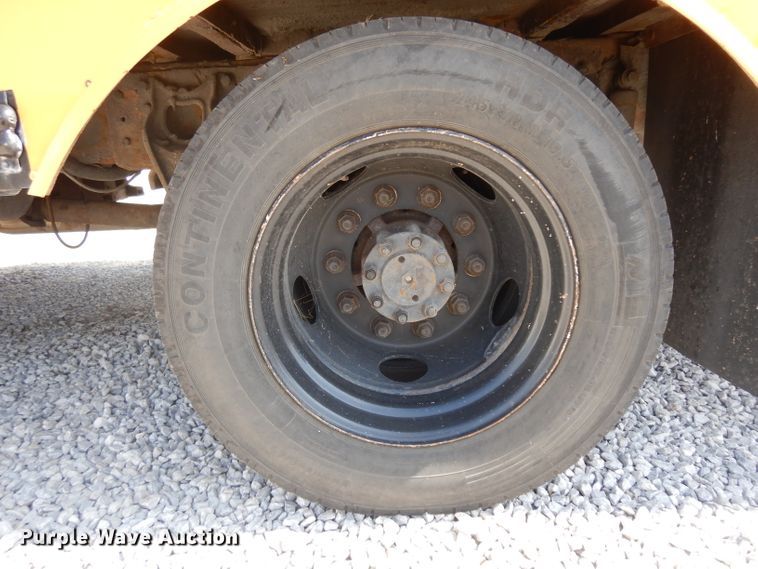 image for item GI9368 2000 International 3800 school bus