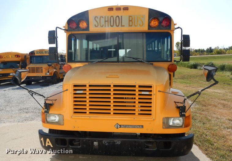 image for item GI9369 2000 International 3800 school bus