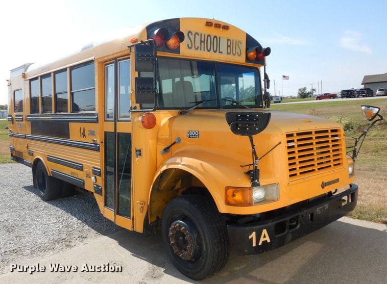 image for item GI9369 2000 International 3800 school bus