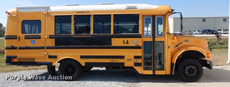 image for item GI9369 2000 International 3800 school bus