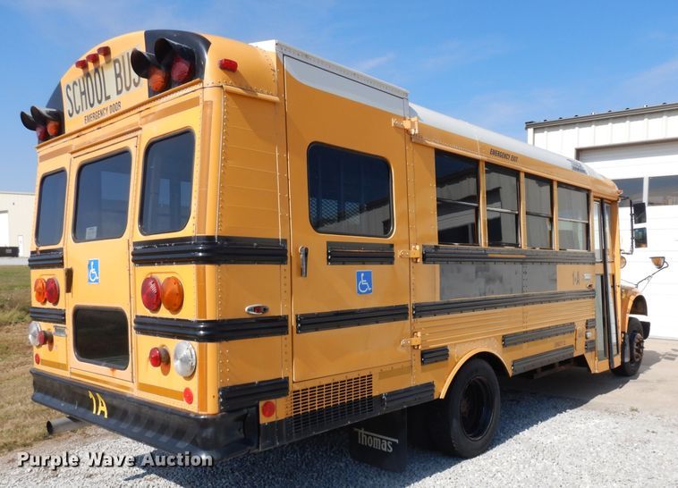 image for item GI9369 2000 International 3800 school bus