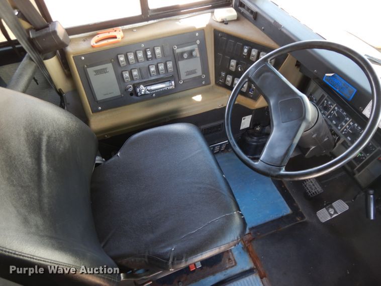 image for item GI9369 2000 International 3800 school bus