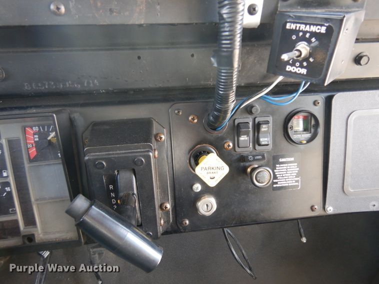 image for item GI9369 2000 International 3800 school bus