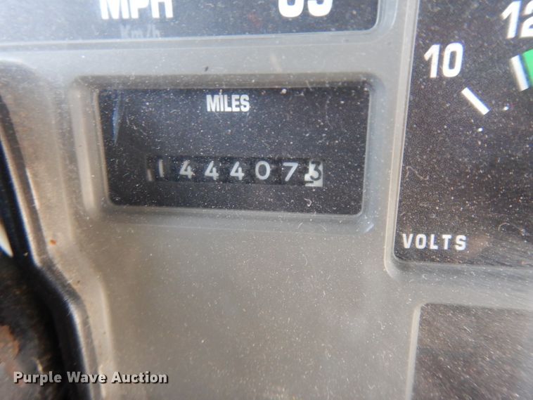 image for item GI9369 2000 International 3800 school bus