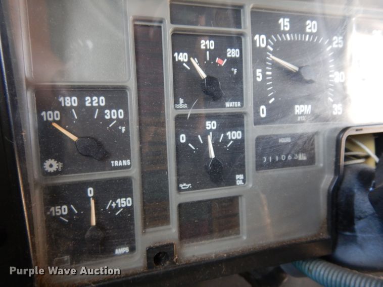 image for item GI9369 2000 International 3800 school bus