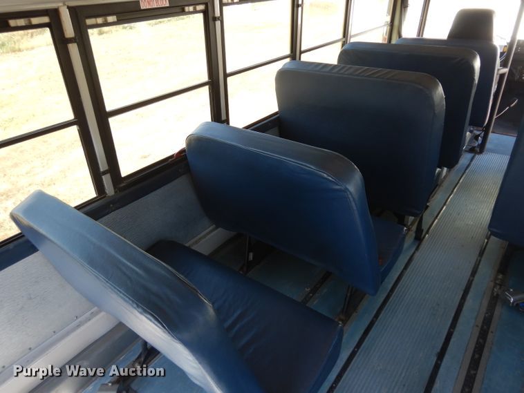 image for item GI9369 2000 International 3800 school bus