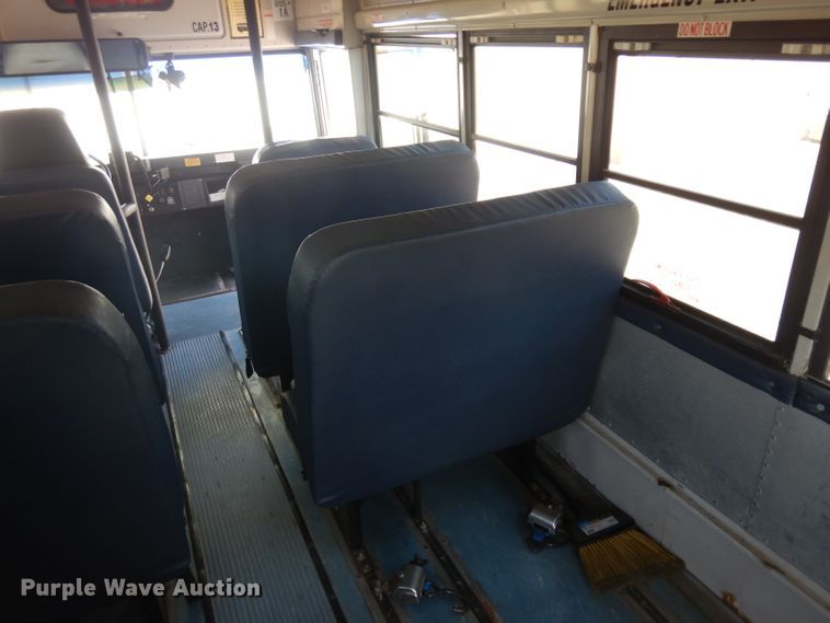 image for item GI9369 2000 International 3800 school bus