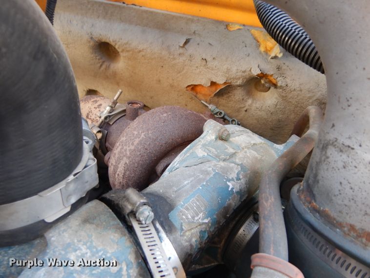 image for item GI9369 2000 International 3800 school bus